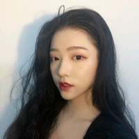 我躲在角落里经过，然