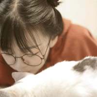 你讨厌自己不合群的样子却忘了自己的与众... 没人哄你，请你少发脾