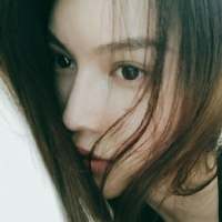 胡渣. 要常笑，才对的起上天