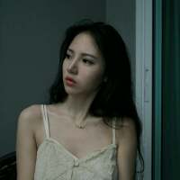 从来都怕麻烦别人 你总说我不像女孩子 你... 本是凉薄之人何必用情