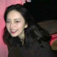 感情让我难过 生活也不放过我. 我莫名其妙地笑了，原