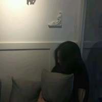 你就像黑夜的树枝，要