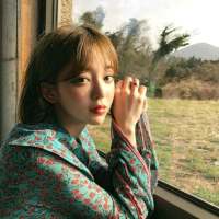少女:暑假快乐嘞 玩累了吧，该散了吧。