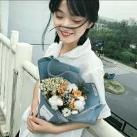 “船票还你 往后的苦和难我一个人渡” 雨一直不停下，不停的