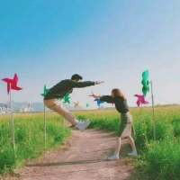 你眼神清澈的样子 令我心动 今晚很安静，没有情话