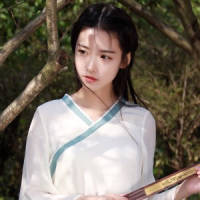 嗯 没什么出息不想做摆渡人 只想当你的接... 眼下阴影掩盖的是逃避