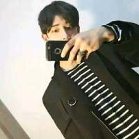 你很快乐吗 朋友成群吗 对你仍然放不下，所以