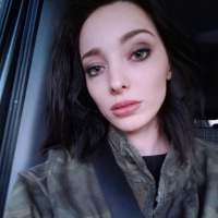 艾玛·杜蒙特Emma Dumont