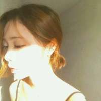 “总有个人会爱你不大的眼睛 不高的鼻梁 ... 无论你多么坚强我永远