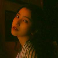 女头 路边的野花迩踩不起