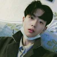 男头 嘿!那女人，别动，他