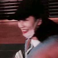 安稳. 很久以前没有胭脂，女