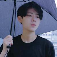 狼狈比失去难受. 我也终究学会笑着低头