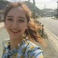我用世间所有的路 倒退 正如:月亮回到湖心 ... 过着放荡不羁安稳愉乐