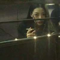 我躲在角落里经过，然