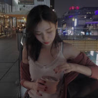 海并不深 怀念一个人比海还要深 直至谁以饮管的姿态出