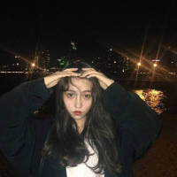 感情真是个霸道的东西 不问先后 不问缘由 总会有些黑与白的东西