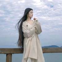 深夜不睡觉 总没好事你看 情绪低落崩溃了... 我愿意化蝶从你肩上落