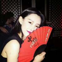 女头 | 一头撞进风里，像撞进什么人怀里。... 短亭白袖舞乱惊枝相思
