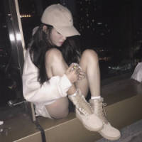 人心变得真快我赶不上也抓不紧. 你哪里是念旧，你只是