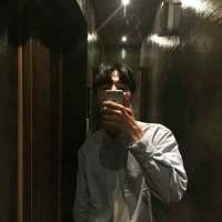 男头 耳朵塞满孤独 我听不
