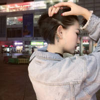 “我想抱一下你 可能也只能是想想了.” ?... 后来陪在我身边的人都