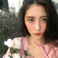 孤独使人发胖那是寂寞在膨胀 浅笑这浪费品，只会让