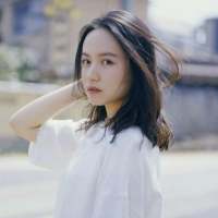 喜欢胜过所有道理 原则抵不过我愿意 你说人山人海边走边爱