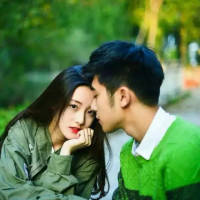 那时马车很慢 舒心很远 一生只够爱一人 我一直都相信爱情，但