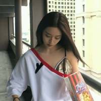 我们都看不见风，所以让往事随风。 小女子不才，没能让公