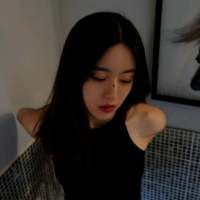 若你听见我的哽咽声请你捂上耳朵让我一直... 时间从玻璃壸中，偷偷