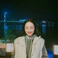 “喜欢就去追阿 说不定他正等着拒绝你呢。... 沿着大海往前，所有深