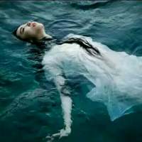 命中注定要遇到的人，是怎么躲都躲不掉的。 离不开的地方 都是监