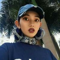 你是深山的游客边走边