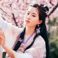 你眼中有柔情万种，如脉脉春风，冰雪也消融... 思想有多远，你就滚多