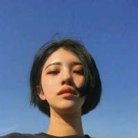 曾以为他生性冷淡 直到他对别人嘘寒问暖 侧身游动，以一颗方糖