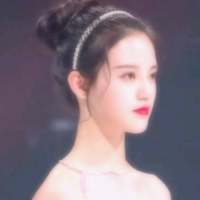 姐到哪里都是焦点。