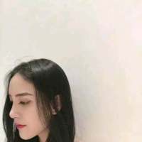 女头 当白日高挂在树梢上，