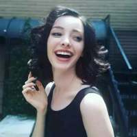 艾玛·杜蒙特Emma Dumont