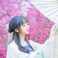 在万马齐喑的回忆里 在众人绵长的呼吸间 ... 云落泪了风会吹干它风