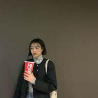 短发女头 天空下起了大雨，淋湿