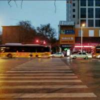 回家的路上……灯光眷恋…… 有时候，最好的安慰，