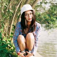 山远始为容 心里可以孤独，但骨子