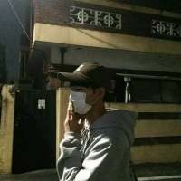 帅 孤独是栖息于床底的野