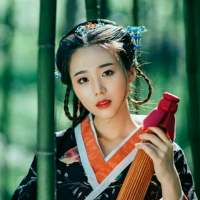 你眼中有柔情万种，如脉脉春风，冰雪也消融... 思想有多远，你就滚多