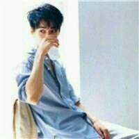 只是依旧静默，流离在