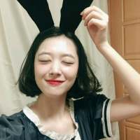 要做个好姑娘穿上漂亮的衣服扎起蓬松的马... 自始自终我只是一个人