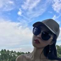 以前耳朵馋 话和歌都贪婪 现在嘴巴怂 想... 原以为我们慢慢的走，