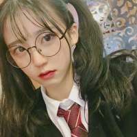 现在的女孩子都是 亲人面前小清新 外人面... 终于放过你也放过自己