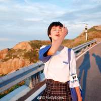 想找个借口 和你讲话 趁机骗个晚安回来 ... 你狂的像风 爱恨都匆